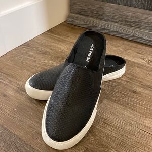 Womens slip on sneakers size 8